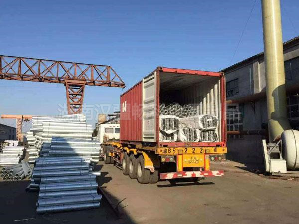 護(hù)欄裝車發(fā)往貴州